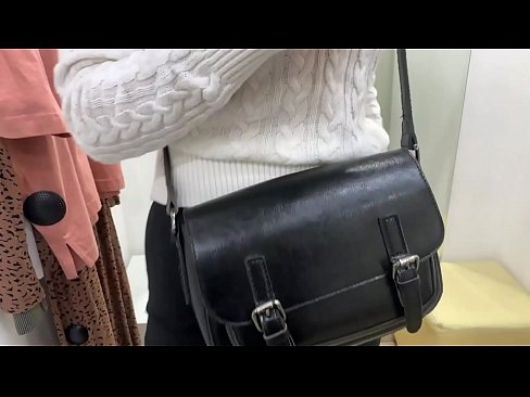 ❤️ Masturbasyon piblik nan jenn femèl FeralBerry ak yon gode nan sal la Fitting Ponografi bon jan kalite nan ht.dreamypassionjourney.ru